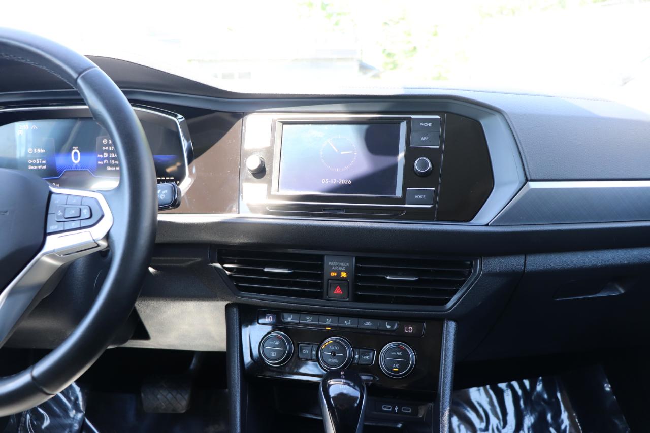 Volkswagen Jetta SE Auto 2024