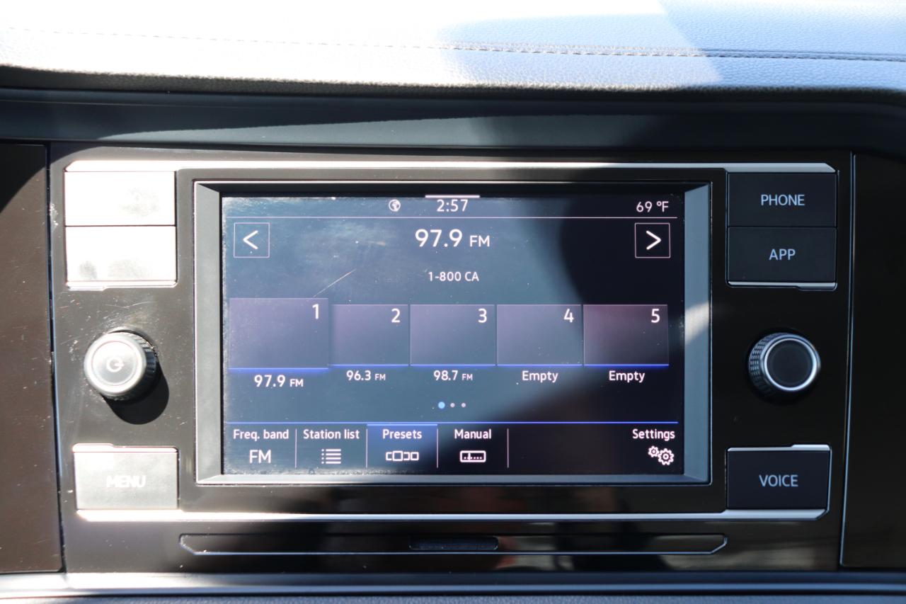 Volkswagen Jetta SE Auto 2024