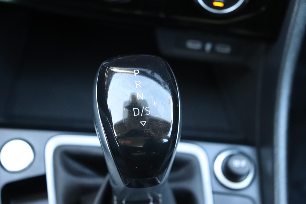 Volkswagen Jetta SE Auto 2024