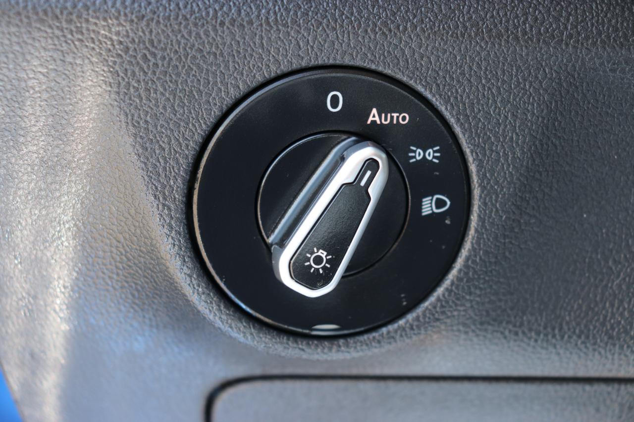 Volkswagen Jetta SE Auto 2024