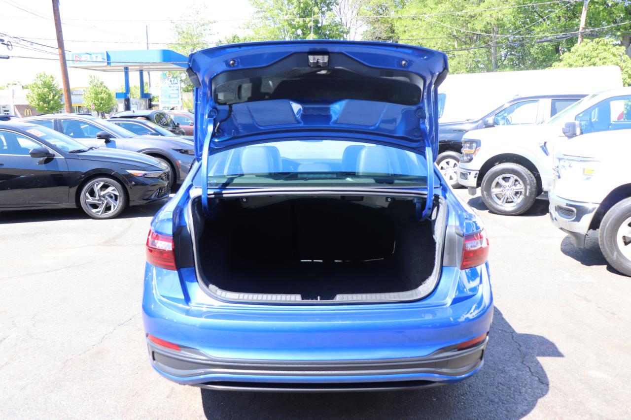 Volkswagen Jetta SE Auto 2024