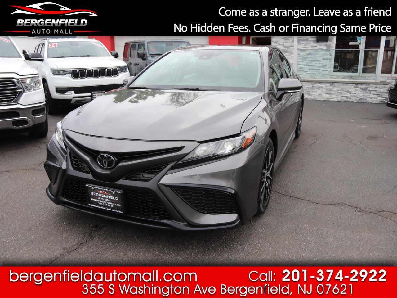 Toyota Camry SE Auto (Natl) 2024