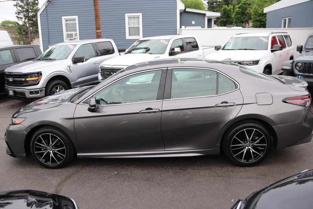 Toyota Camry SE Auto (Natl) 2024