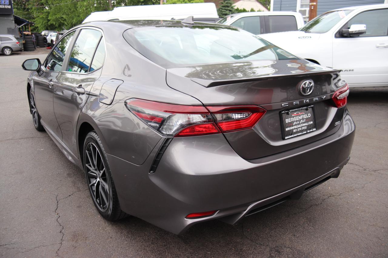 Toyota Camry SE Auto (Natl) 2024