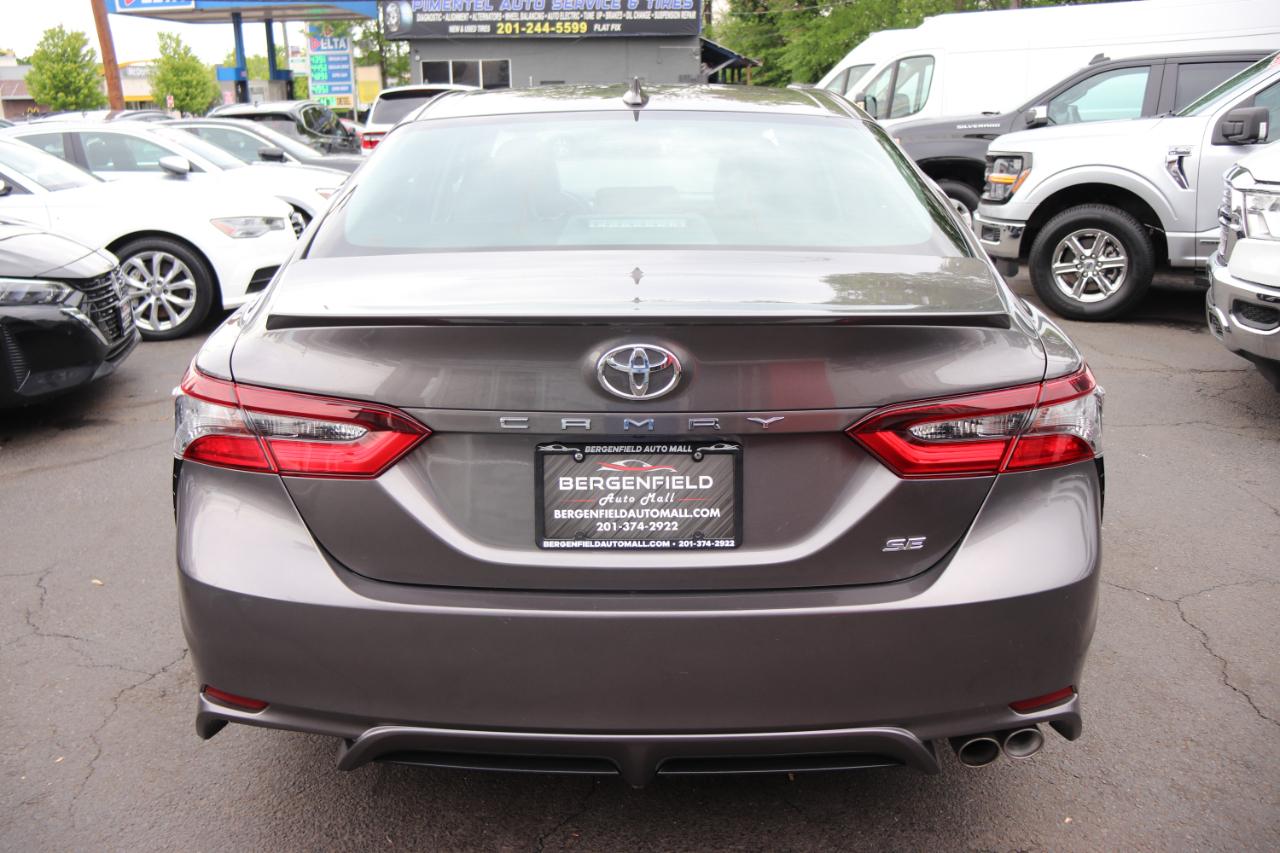 Toyota Camry SE Auto (Natl) 2024