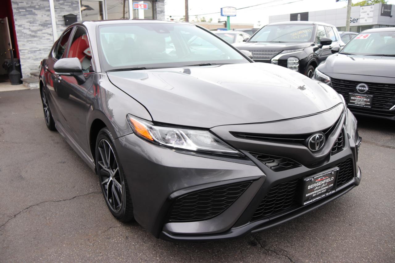 Toyota Camry SE Auto (Natl) 2024