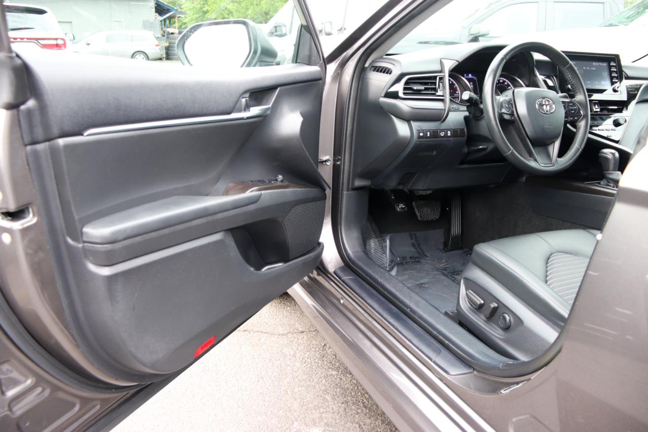 Toyota Camry SE Auto (Natl) 2024