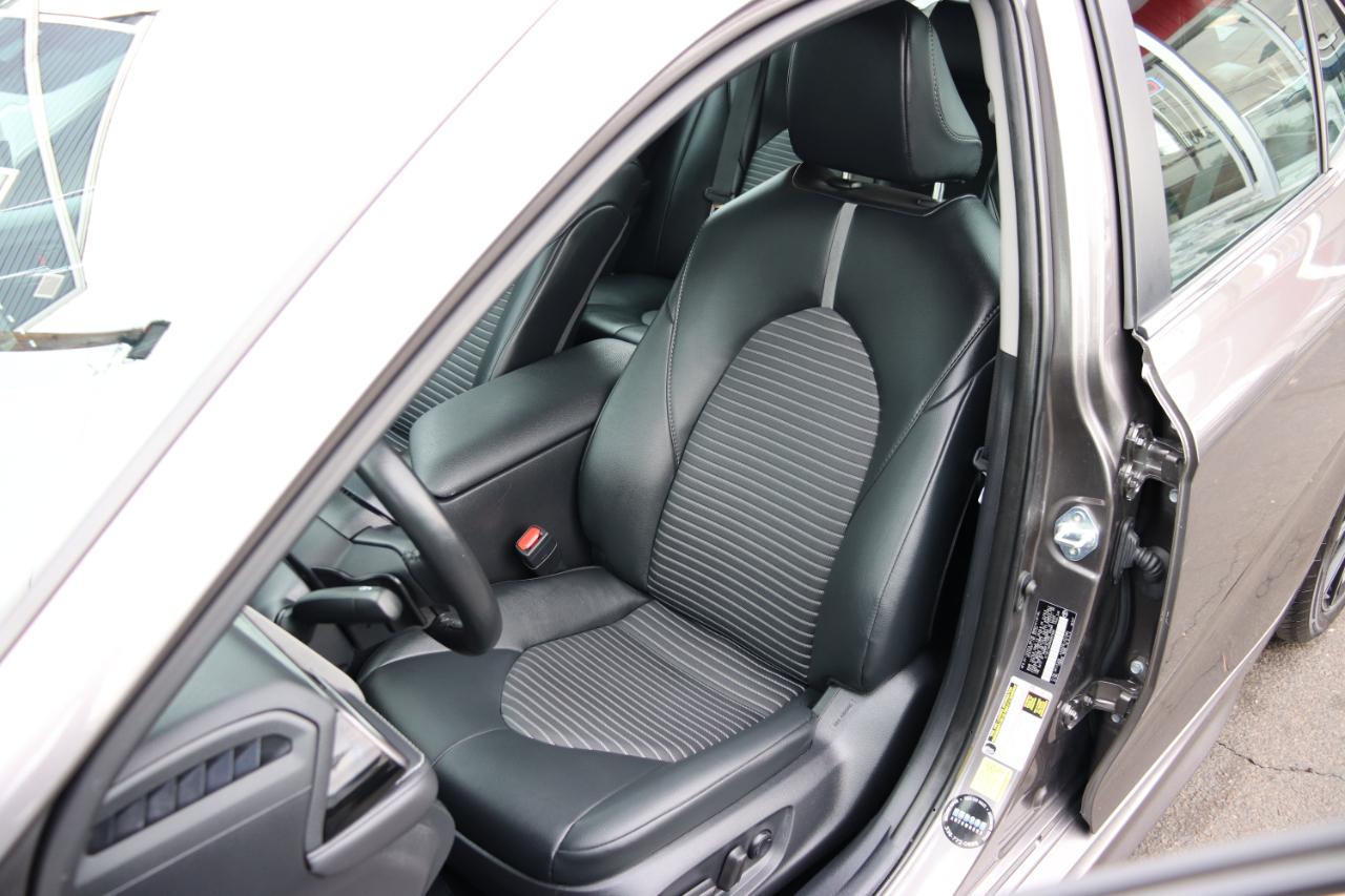 Toyota Camry SE Auto (Natl) 2024