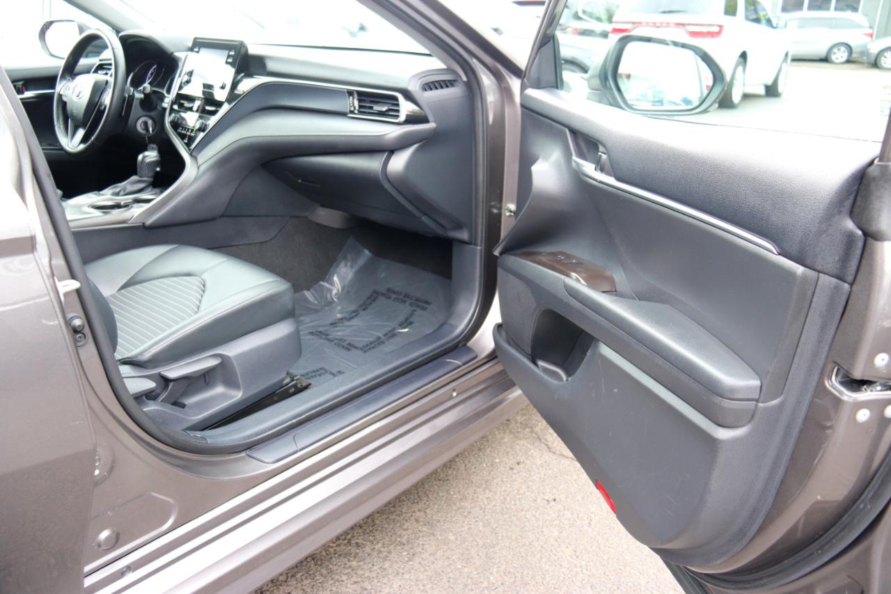 Toyota Camry SE Auto (Natl) 2024