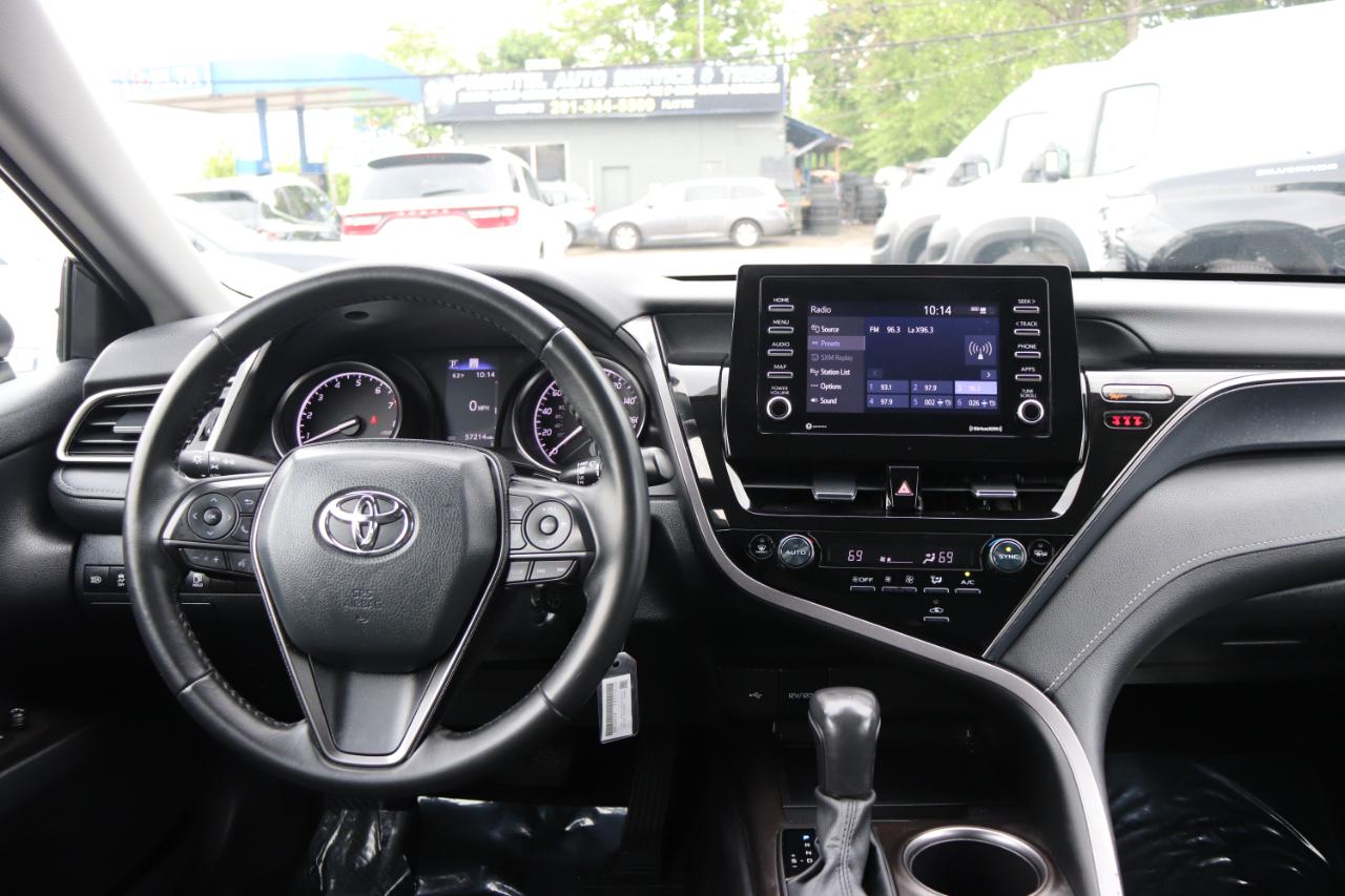 Toyota Camry SE Auto (Natl) 2024
