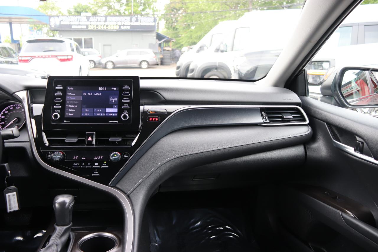 Toyota Camry SE Auto (Natl) 2024