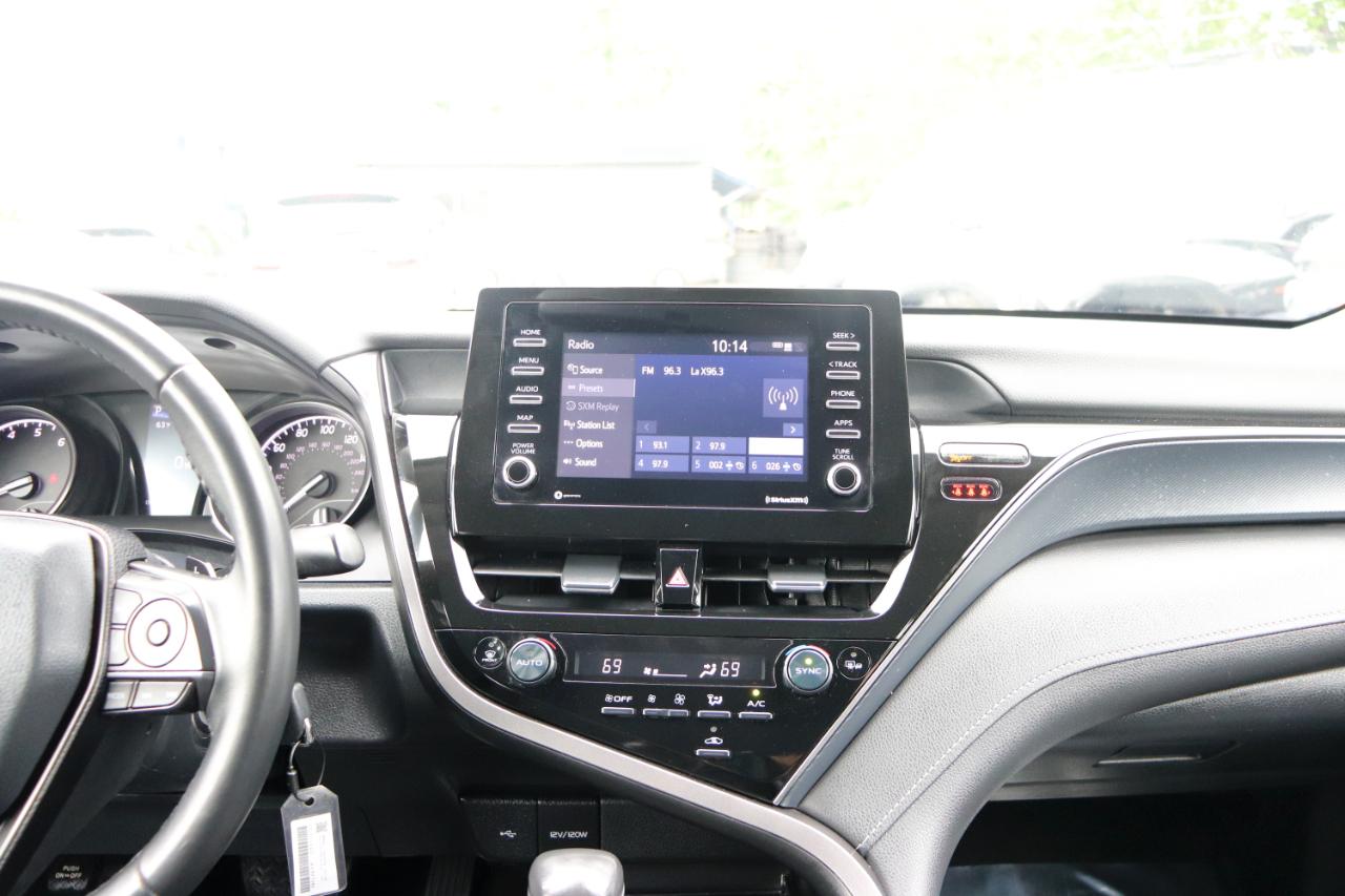 Toyota Camry SE Auto (Natl) 2024