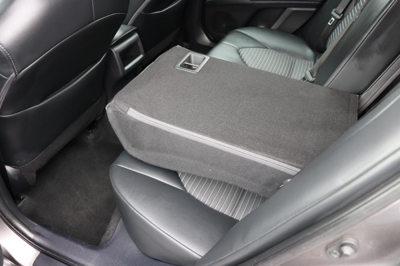 Toyota Camry SE Auto (Natl) 2024