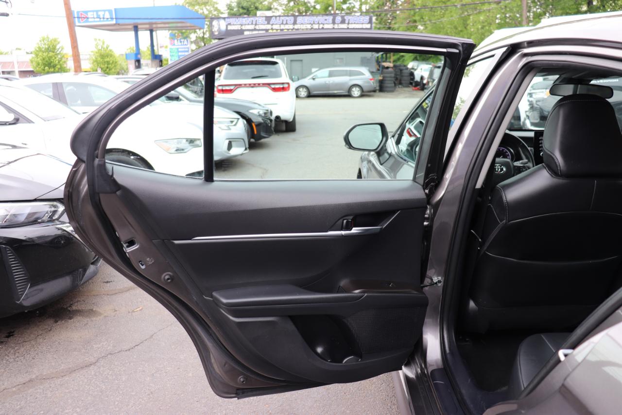 Toyota Camry SE Auto (Natl) 2024