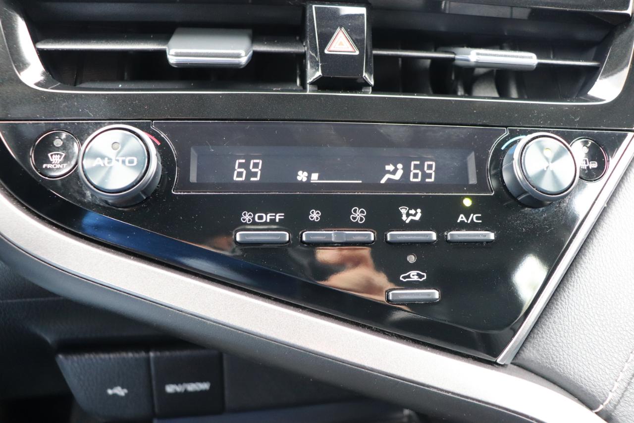 Toyota Camry SE Auto (Natl) 2024