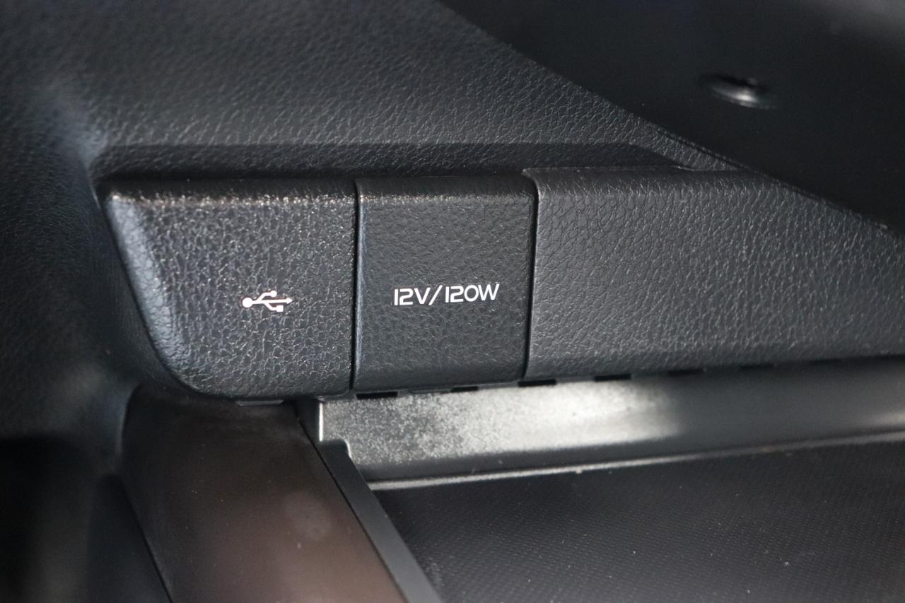 Toyota Camry SE Auto (Natl) 2024