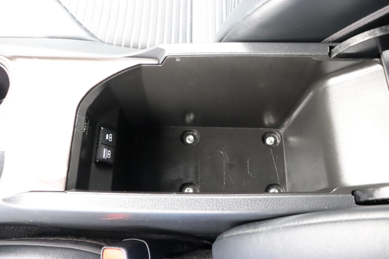 Toyota Camry SE Auto (Natl) 2024
