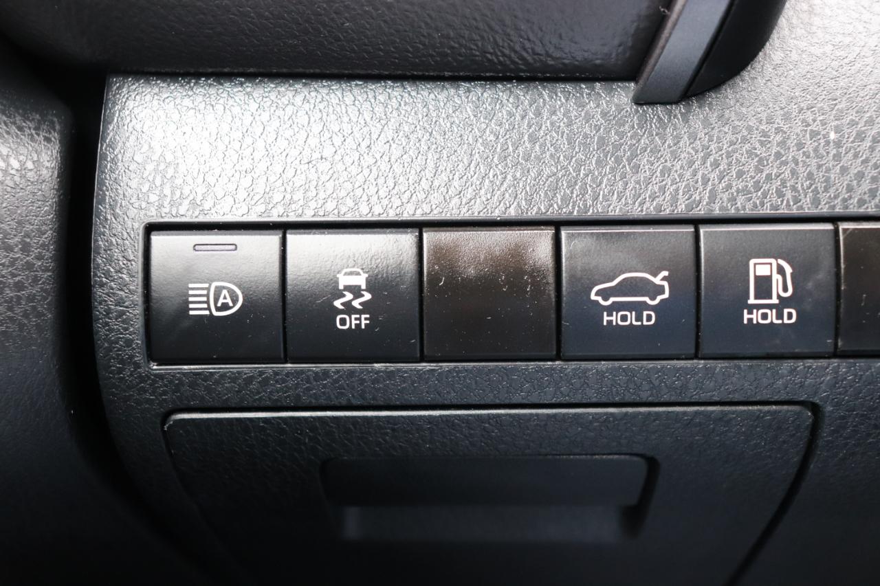 Toyota Camry SE Auto (Natl) 2024