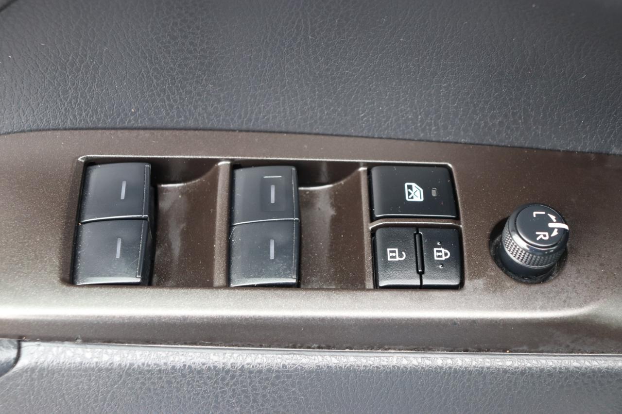 Toyota Camry SE Auto (Natl) 2024
