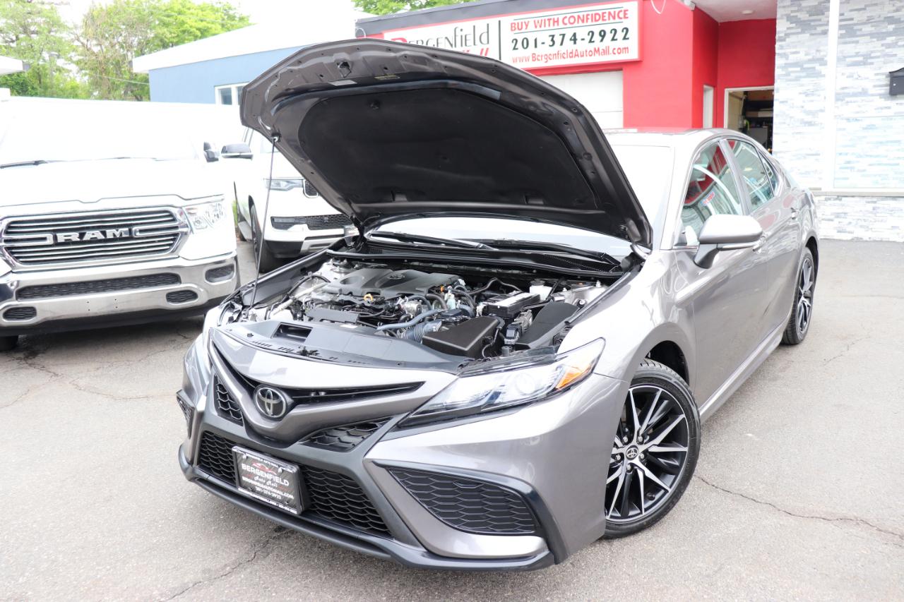 Toyota Camry SE Auto (Natl) 2024