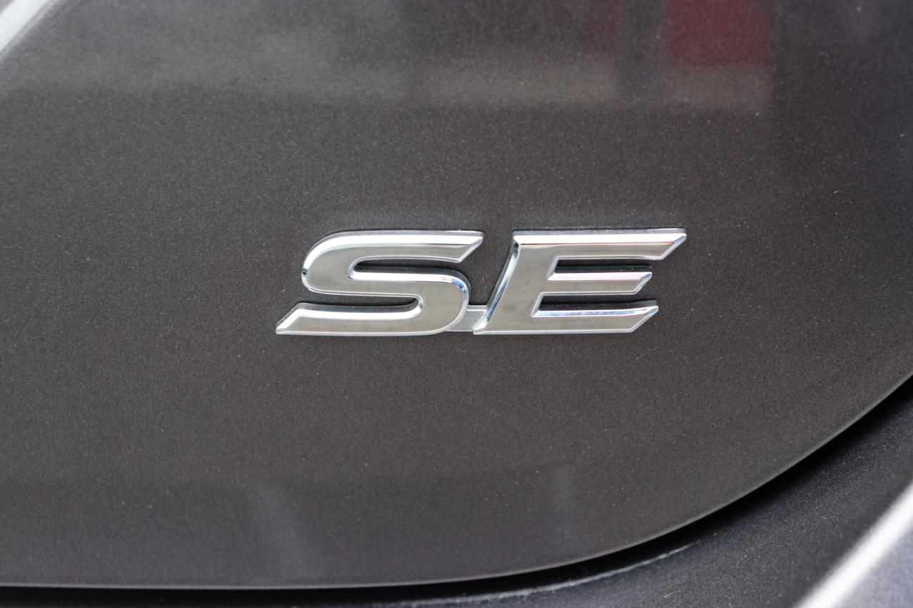 Toyota Camry SE Auto (Natl) 2024
