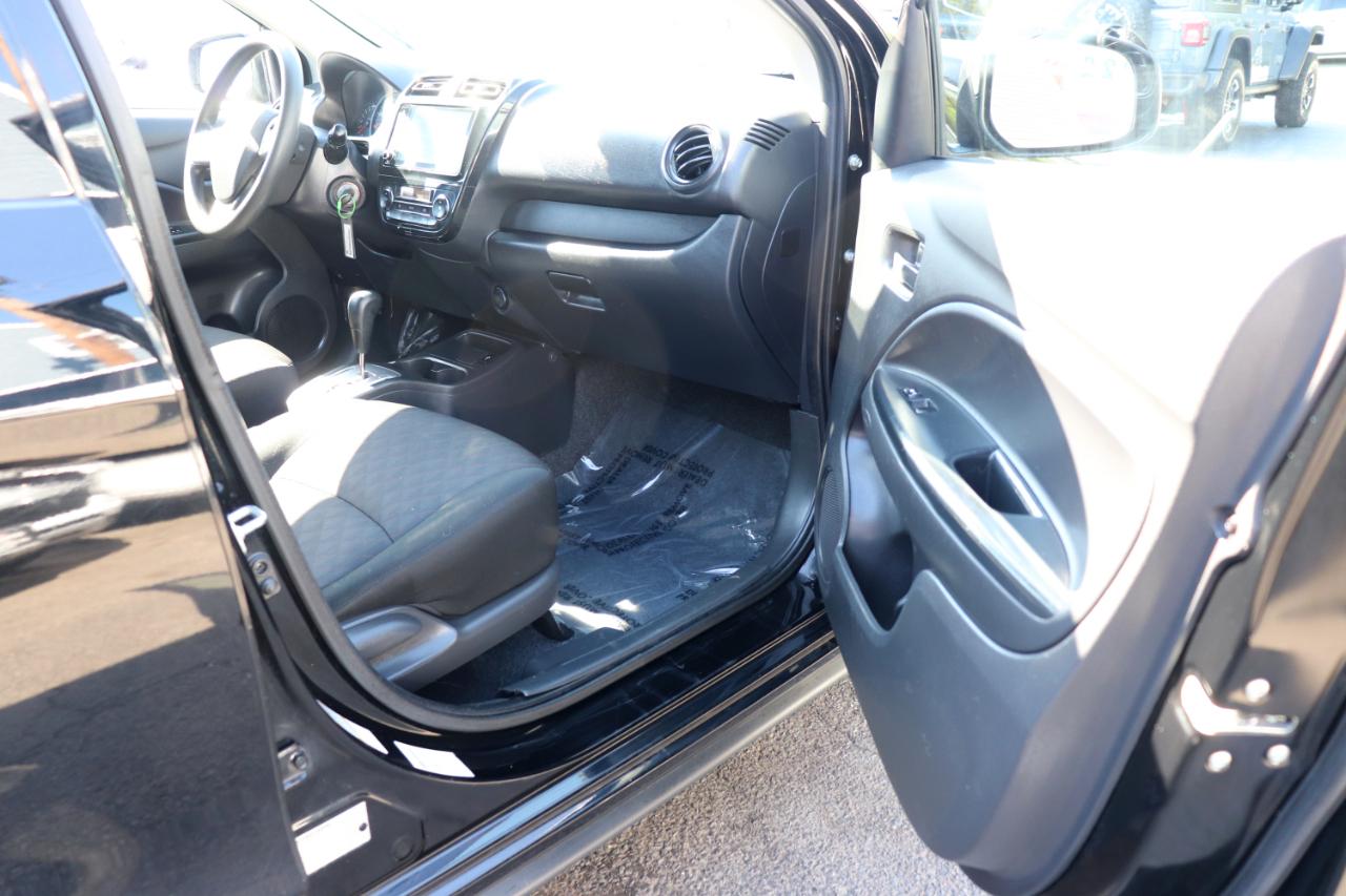 Mitsubishi Mirage ES CVT 2024