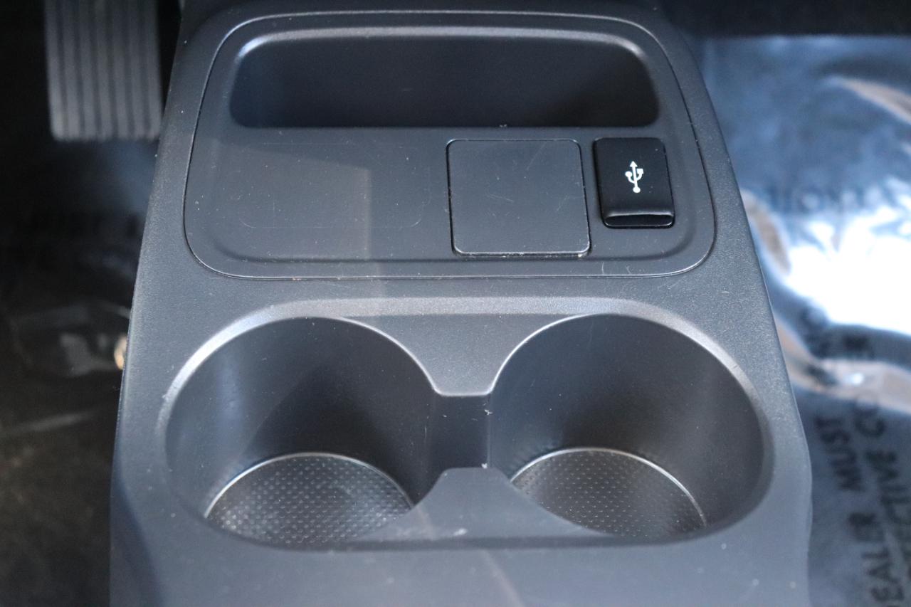 Mitsubishi Mirage ES CVT 2024