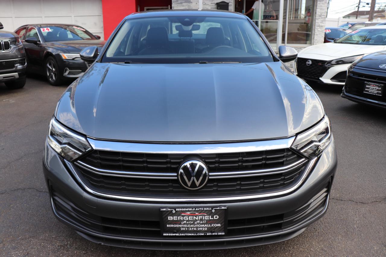 Volkswagen Jetta SE Auto 2024