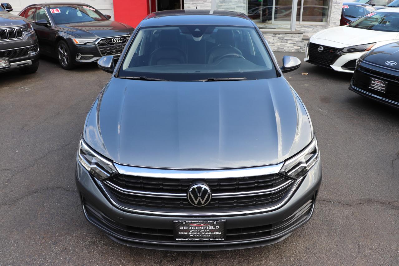 Volkswagen Jetta SE Auto 2024