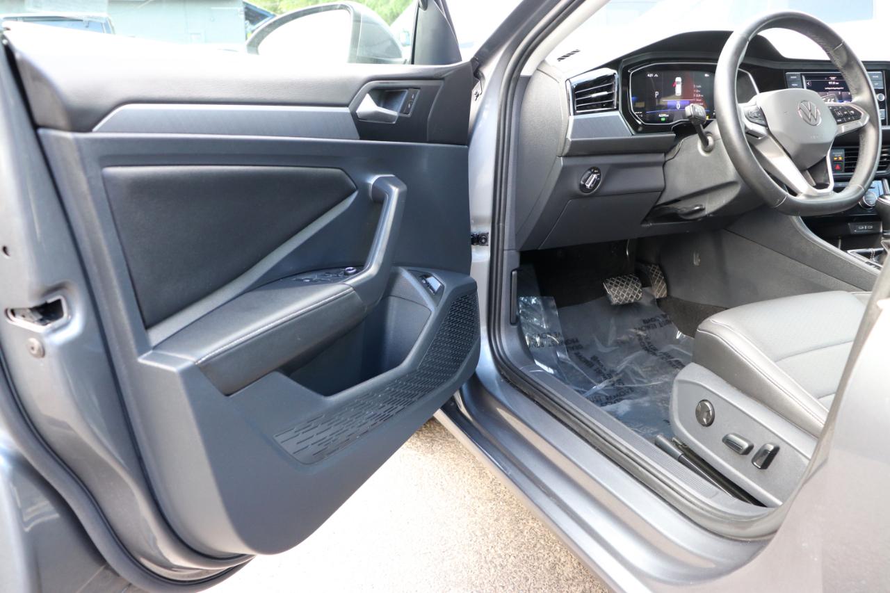 Volkswagen Jetta SE Auto 2024