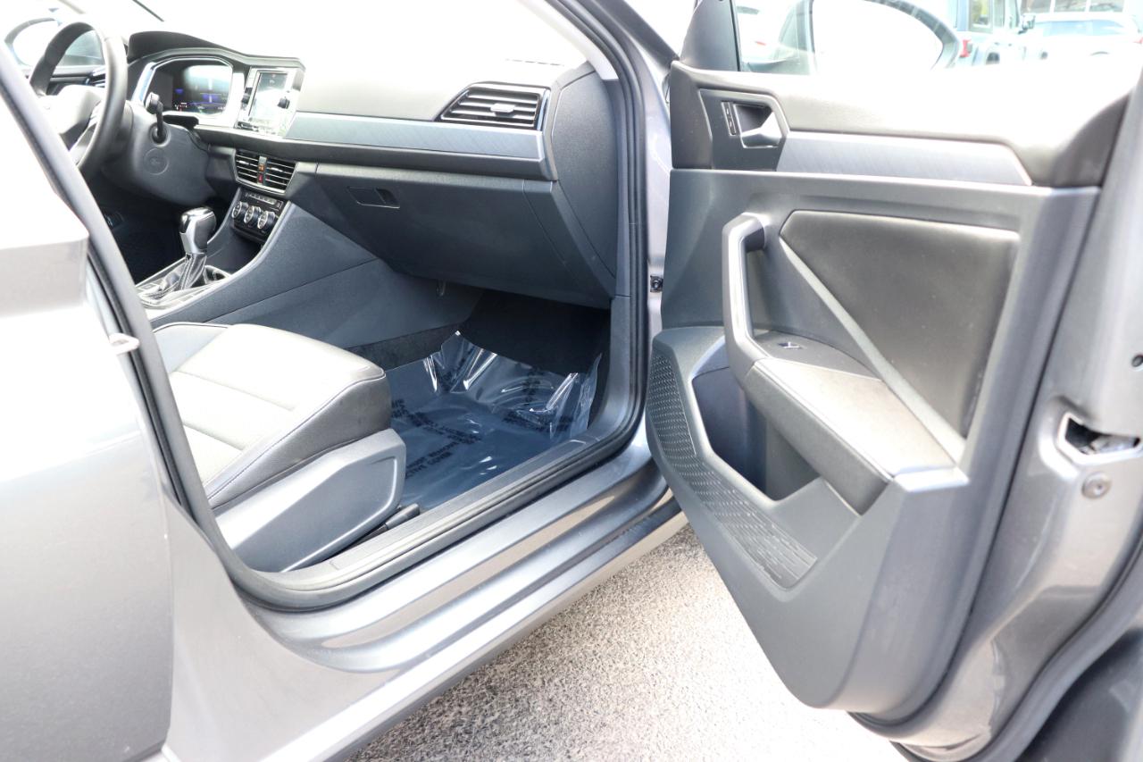 Volkswagen Jetta SE Auto 2024