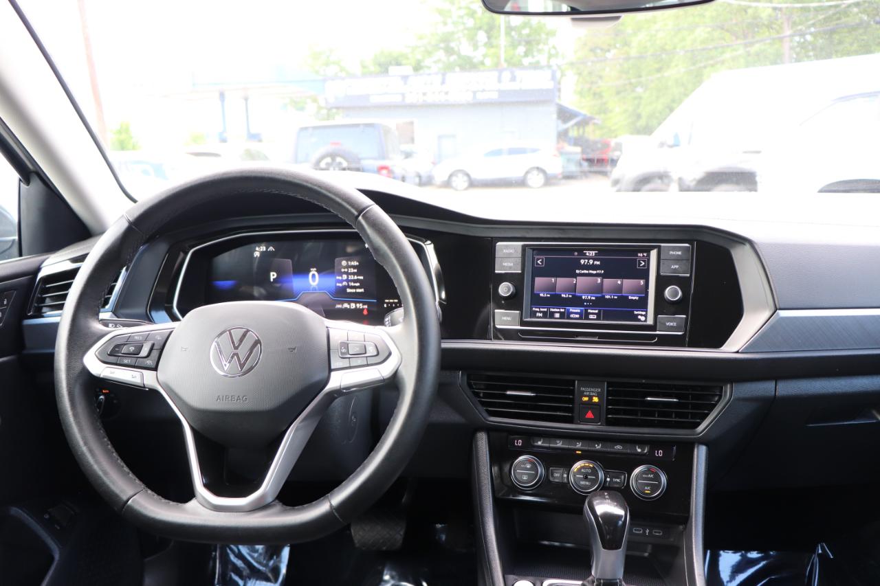 Volkswagen Jetta SE Auto 2024