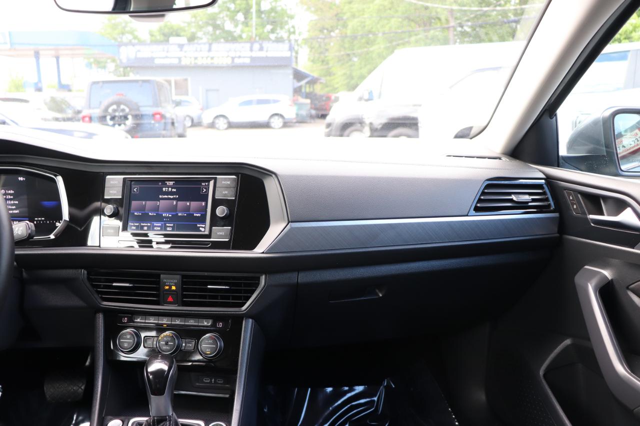 Volkswagen Jetta SE Auto 2024