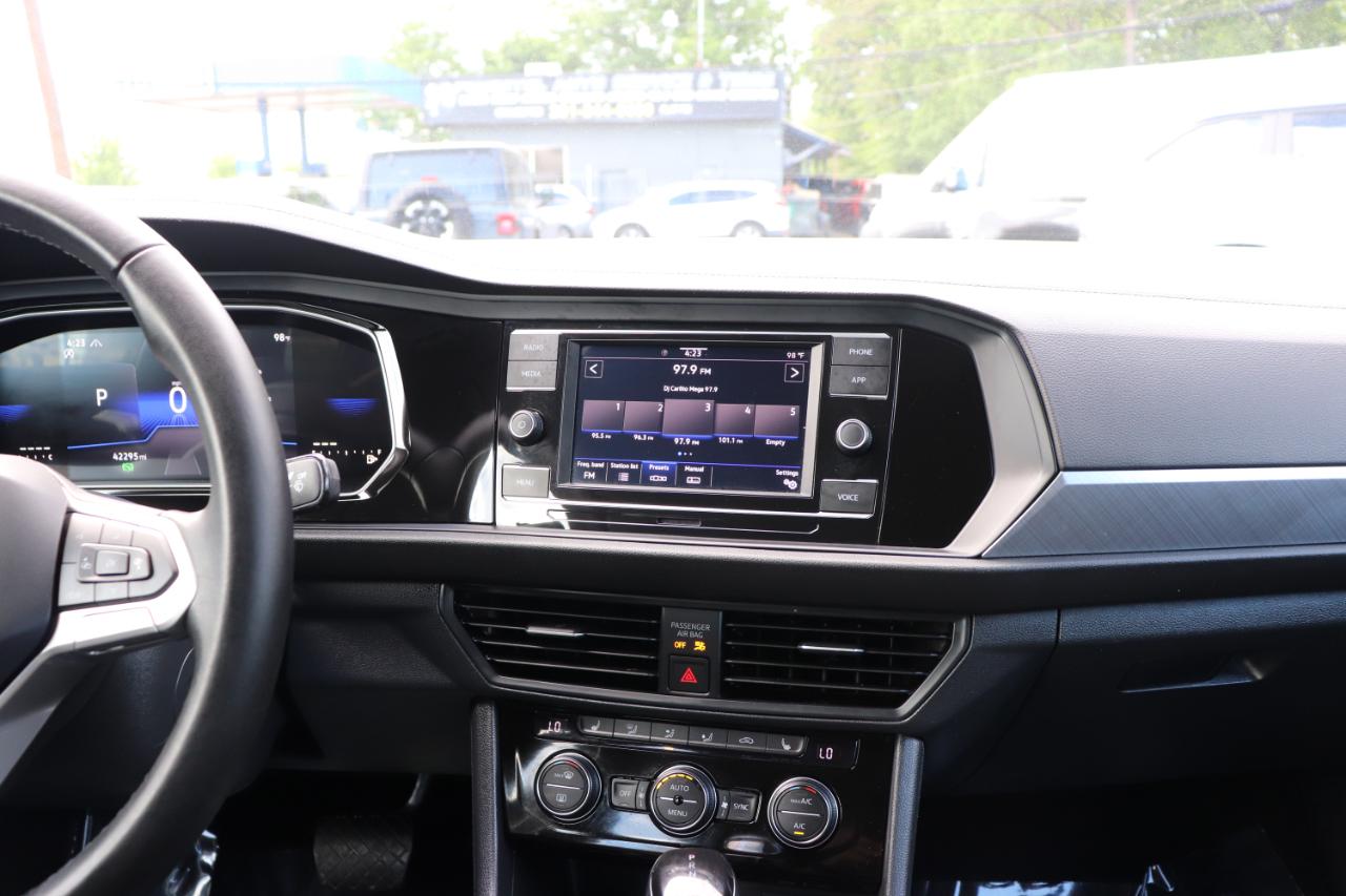 Volkswagen Jetta SE Auto 2024