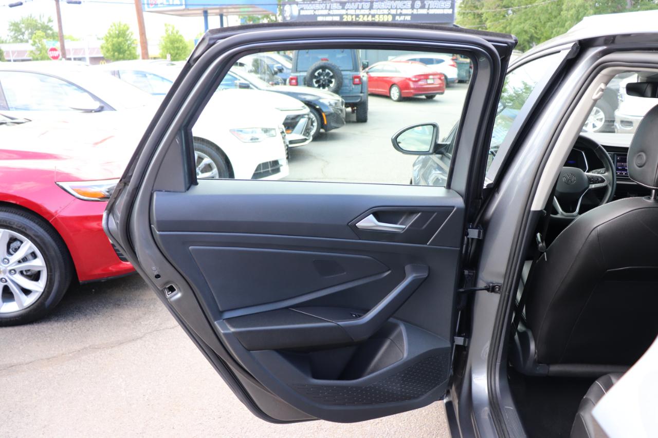 Volkswagen Jetta SE Auto 2024