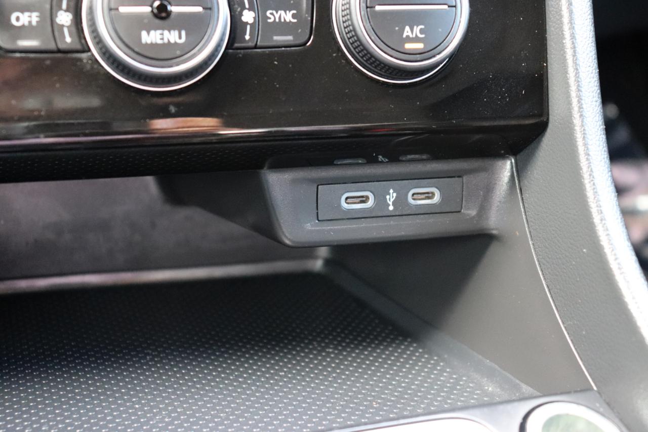 Volkswagen Jetta SE Auto 2024