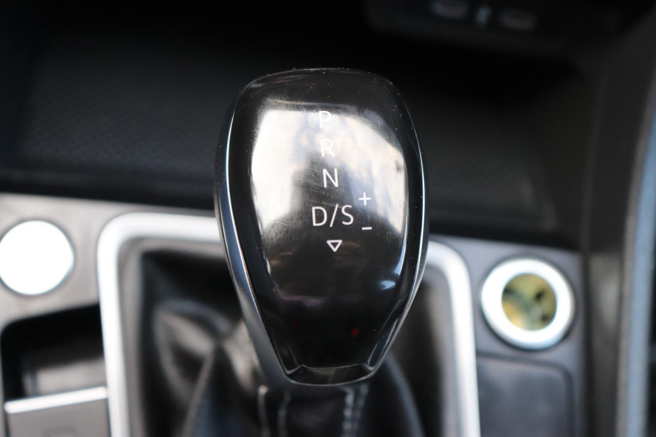 Volkswagen Jetta SE Auto 2024