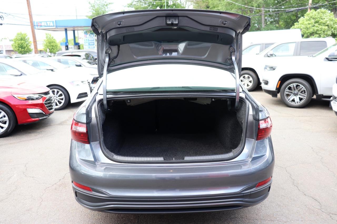 Volkswagen Jetta SE Auto 2024