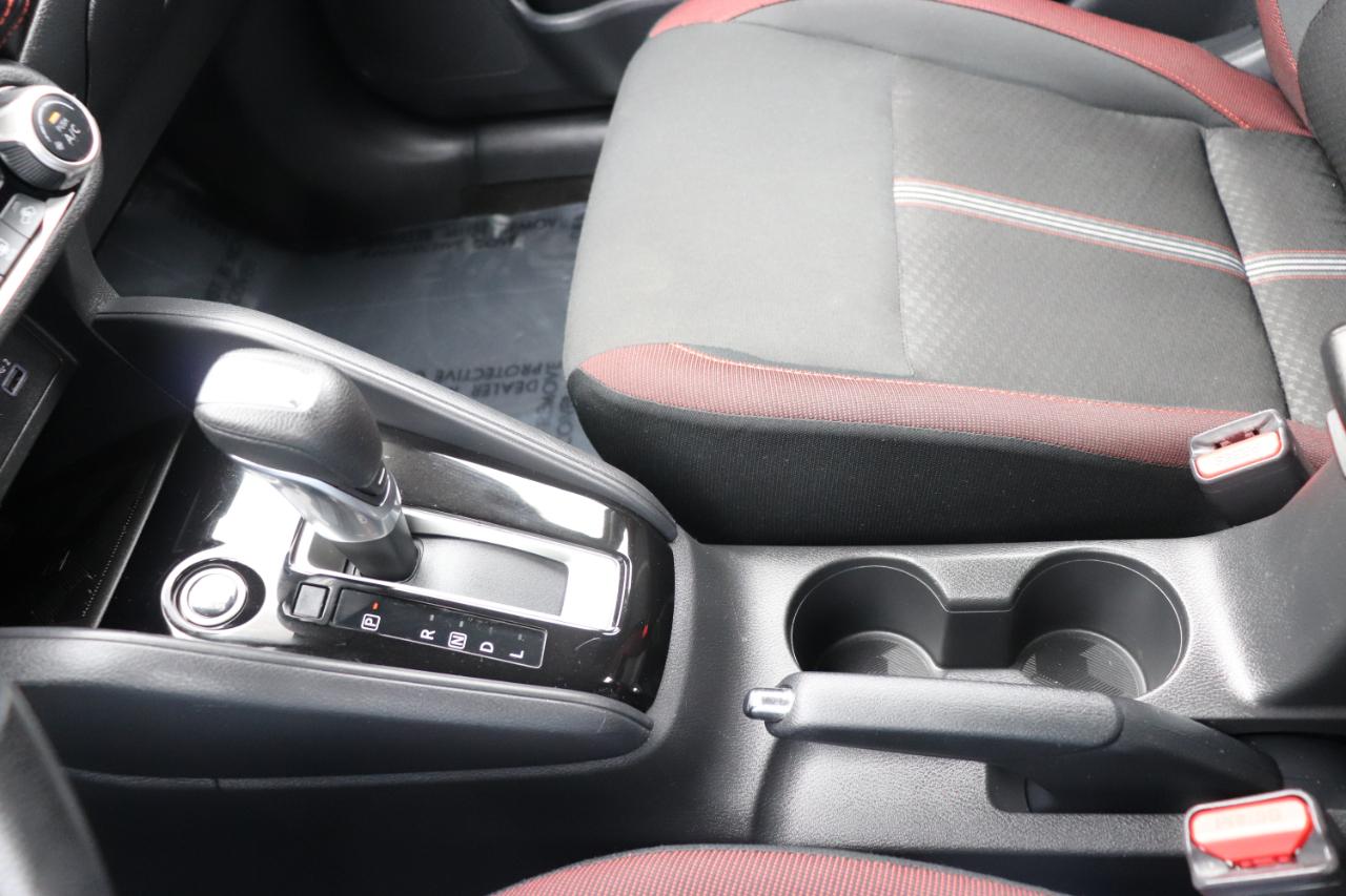 Nissan Versa SR CVT 2024