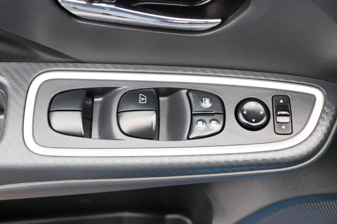 Nissan Versa SR CVT 2024