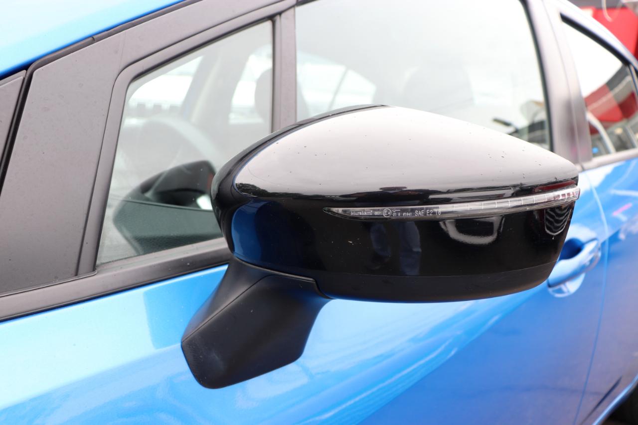 Nissan Versa SR CVT 2024