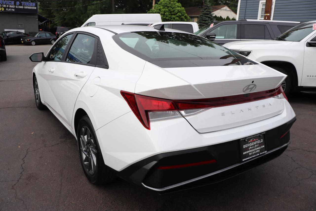 Hyundai Elantra SEL IVT 2024