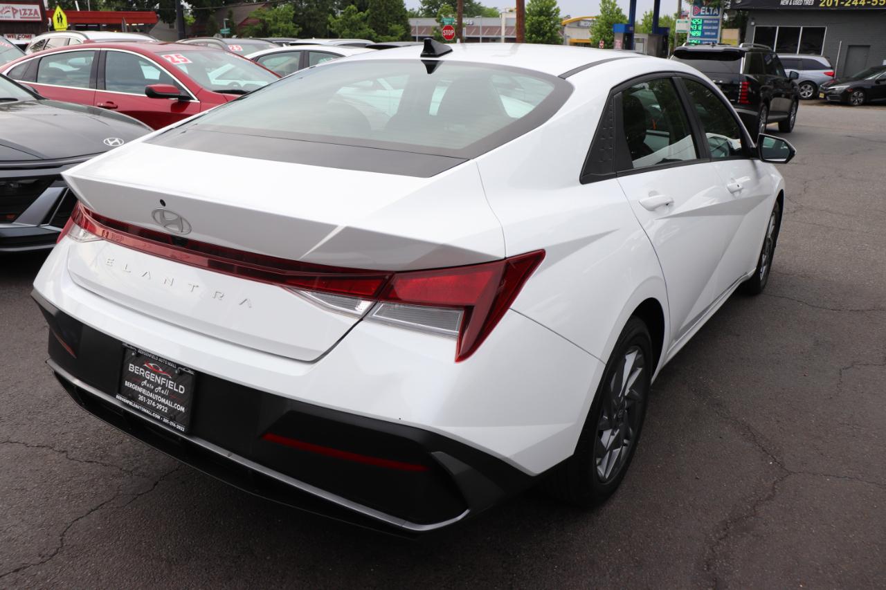 Hyundai Elantra SEL IVT 2024