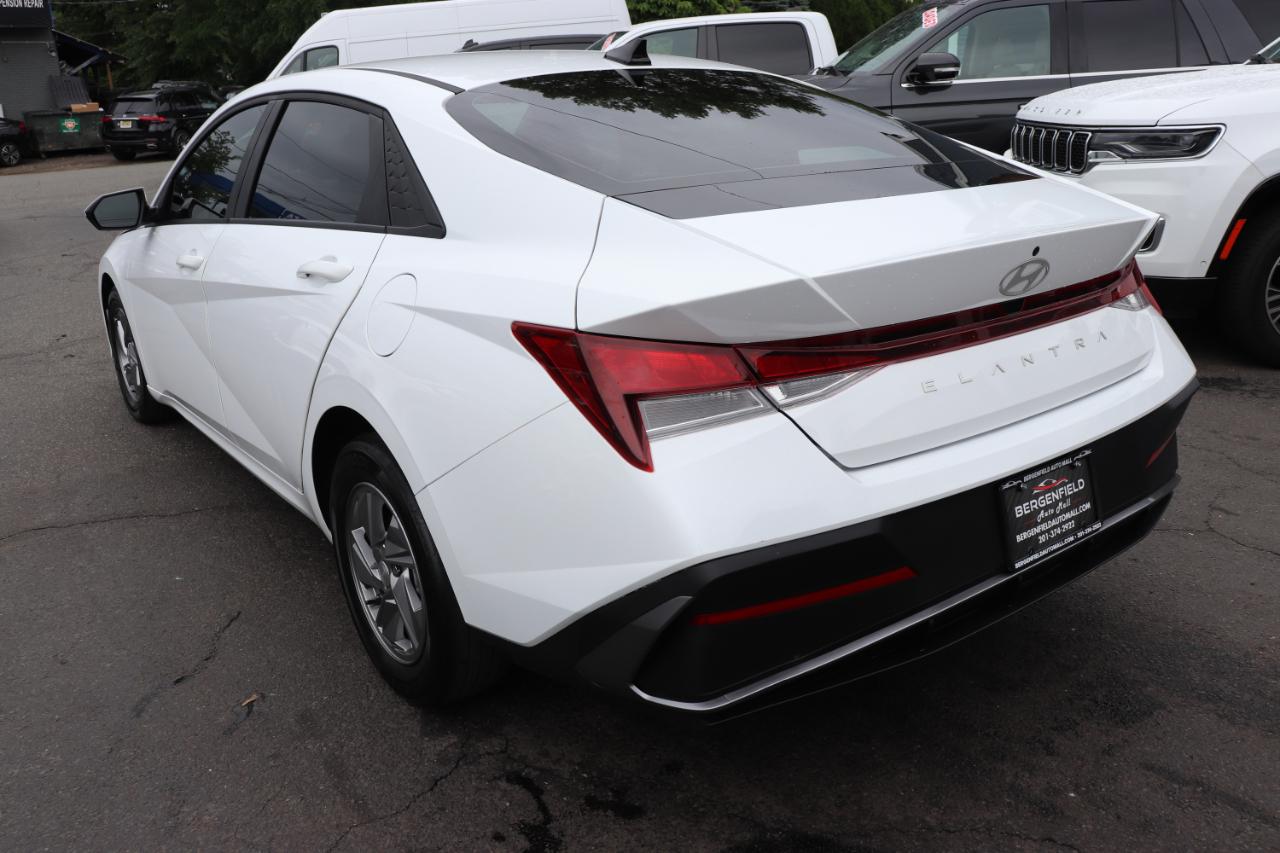 Hyundai Elantra SE IVT 2024