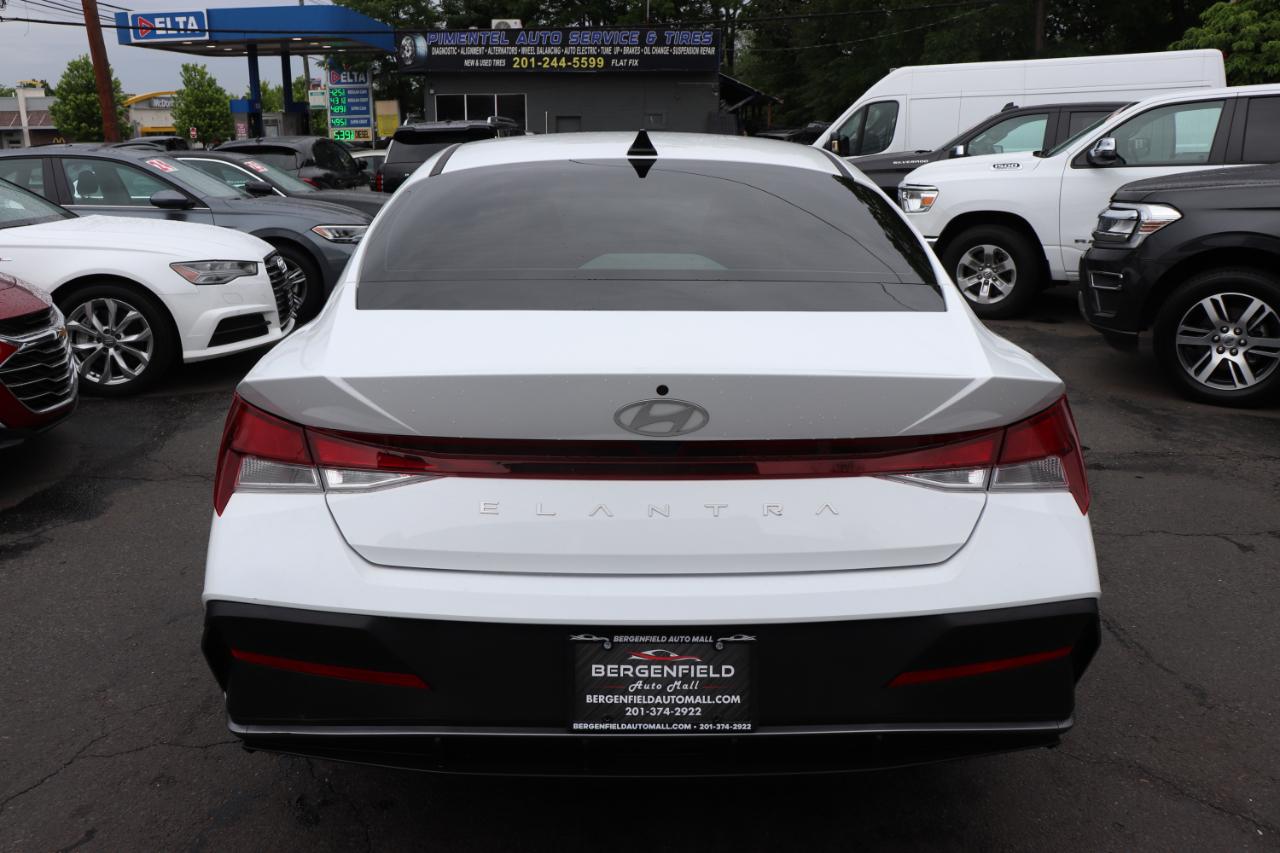 Hyundai Elantra SE IVT 2024