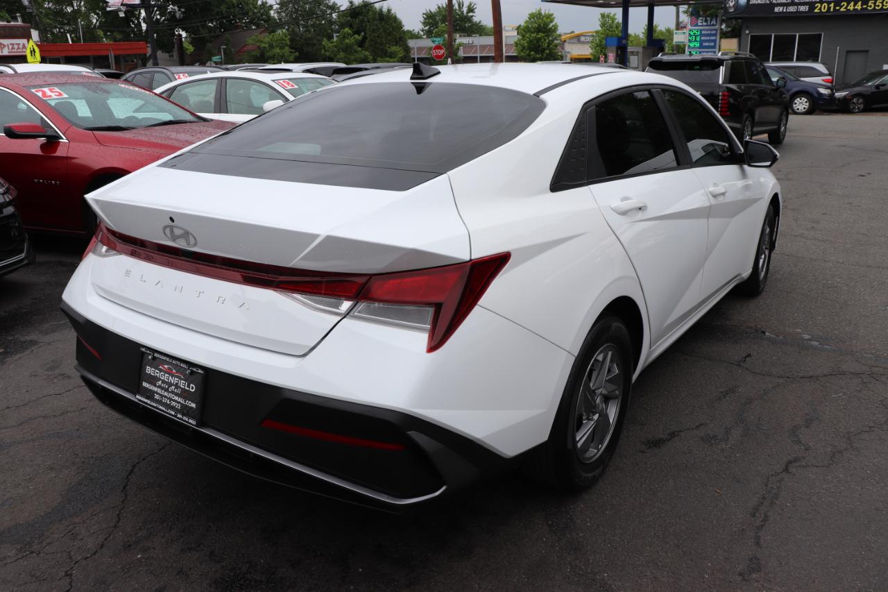 Hyundai Elantra SE IVT 2024