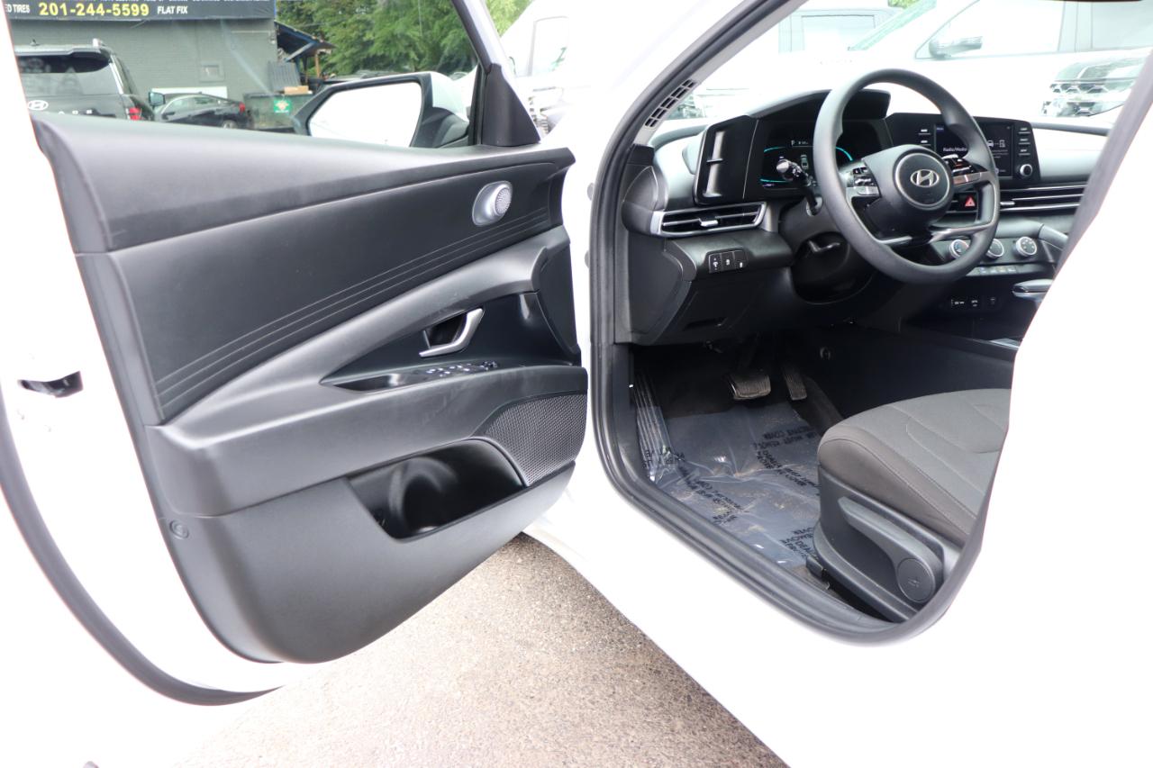 Hyundai Elantra SE IVT 2024