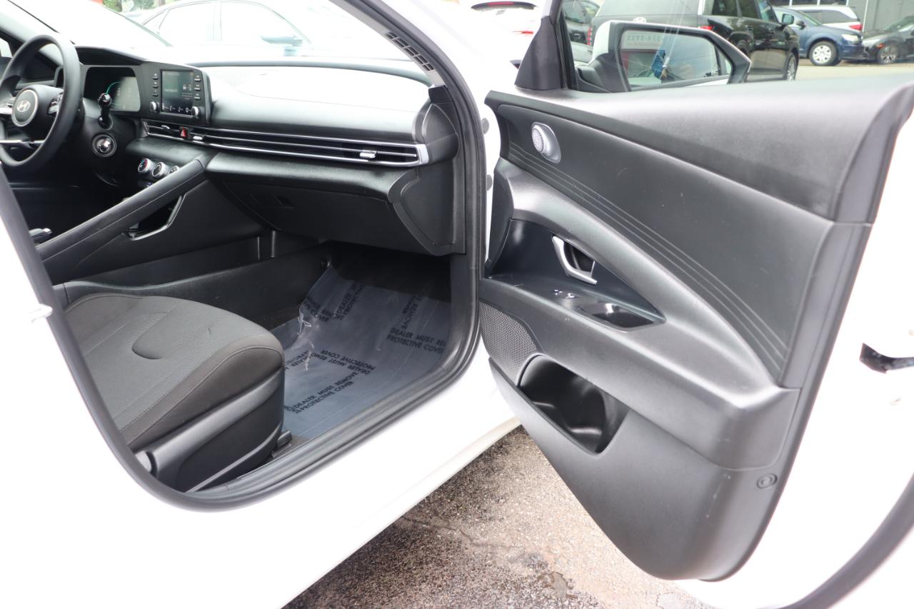 Hyundai Elantra SE IVT 2024
