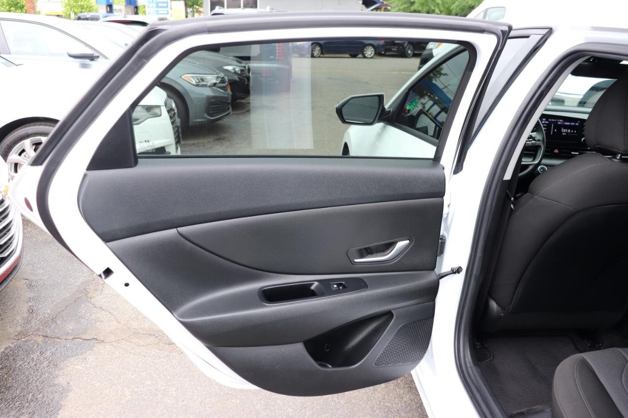 Hyundai Elantra SE IVT 2024