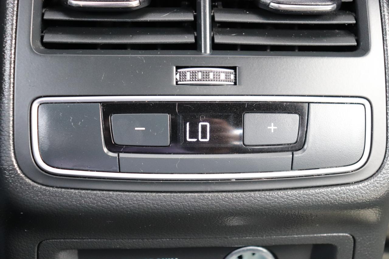 Audi A4 Sedan S line Premium Plus 45 TFSI quattro 2024